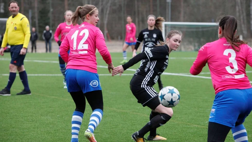 Fanna BK fick se sig besegrade av Lidingö i genrepet inför helgens seriestart.