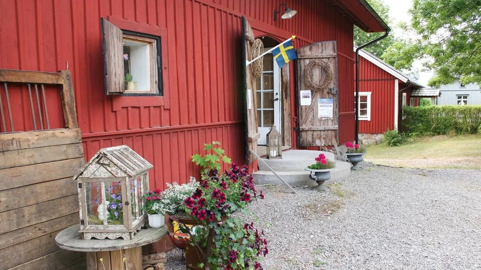 Broby gård är ett av de 37 besöksmål som deltar i årets Rebusrunda i Fjärdhundraland.