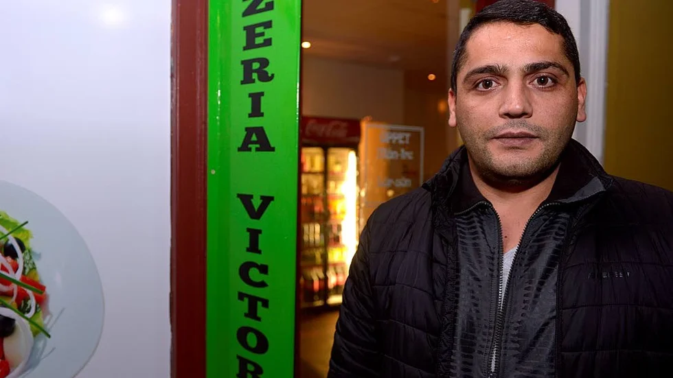 Glad. Özcan Tas är glad och stolt över att hans pizzeria är välbesökt både på nätet och i verkligheten.