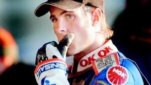 Funderat färdigt. Niels-Kristian Iversen har bestämt sig och han blir kvar i Västervik Speedway även nästa år. Det blir hans tredje år i klubben. Foto: ANDERS LILJEGREN