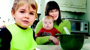 Barnen i fokus. Numera är det barnen David och Agnes som tar den mesta tiden för Sofia Alenius. Foto: ANDERS LILJEGREN