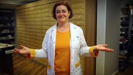 - Vi har inte en enda jodtablett i lager och ingen här i Västervik har ens frågat efter sådana tabletter, säger apotekschef Kerstin Göthberg på Kronans Droghandel i Västervik. Foto: Anders Steiner