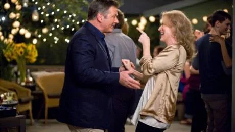 Insiktsfull kärleksskildring. Visst, "It´s complicated" med Alec Baldwin och Meryl Streep är en komedi, men det hindrar den inte från att förmedla riktig klokskap om ett livslångt sökande efter kärlek.Foto: Melinda Sue Gordon