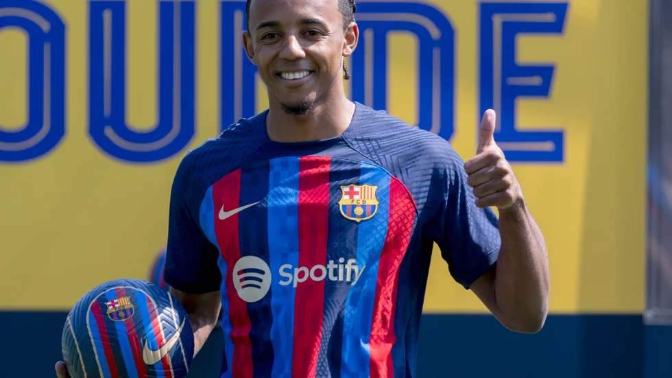 Jules Kounde kan nu registreras av Barcelona. Arkivbild.