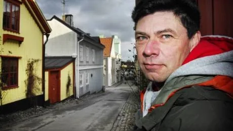 Kräver svar. När Christer Andersson sålde sitt hus skötte Anticimex besiktningen av huset. Räkningen slutade på 8 475 kronor. Det känns som om de stjäl pengar, säger Christer Andersson.
Foto: Ellen Kindstrand