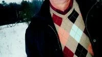 Tvingas flytta. Västerviks modellflygklubb hyr i dag mark vid Maren av Västerviks kommun. Ordförande Lars Karlsson är orolig att klubben ska behöva flytta sin verksamhet om det byggs en golfbana på området och vill ha svar på vem som ska betala för flytten.  Foto: Ellen Kindstrand