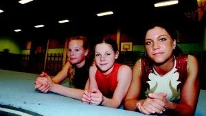 Medaljörer. Tre tjejer från Västerviks Gymnastikförening som tog medaljer i DM och U-DM i helgen. Från vänster: Cornelia Grundström, Anna Karlsson och Sara Björk-Kåhlman. Foto:ANDERS LILJEGREN