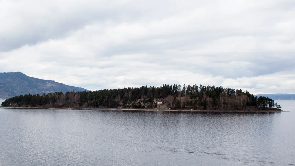 Utöya, där dådet inträffade, fotograferat från land. Arkivbild.