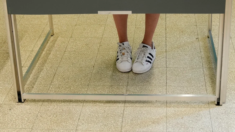 En kvinna röstar i folkomröstningen om aborter i San Mario i fjol Arkivbild.