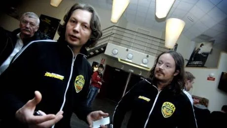 På fredagskvällen hade filmen Kenny Begins premiär i Västervik. När publiken satt sig fick VT en pratstund med regissörerna Carl Åstrand och Mats Lindberg.
