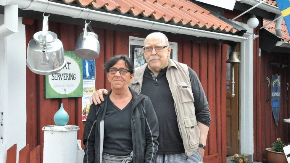 Sista sommaren. Sanna och Kenth Ackrell jobbar en sista sommar i Båtsmansgränd.