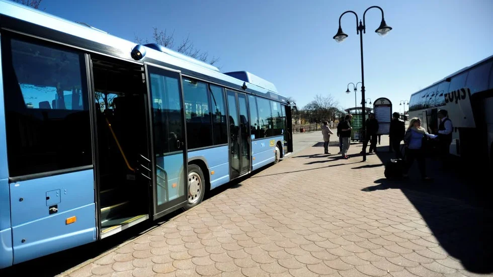 Linje 2 som trafikerar Gunnebo - Västervik saknar bälten, trots att bussen trafikerar E22.