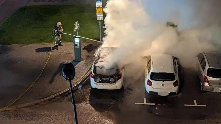 Bilbrand på Danmarksgatan under natten till torsdagen. 