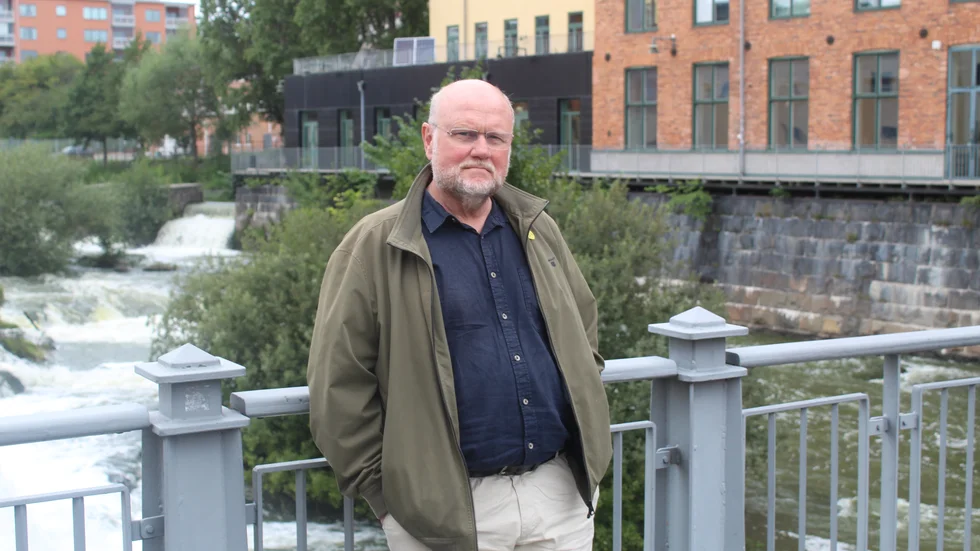Författaren Ola Larsmo är ny Moa Martinson-professor vid Linköpings universitet. Han kommer att studera vad skönlitteraturen kan tillföra historievetenskapen. 