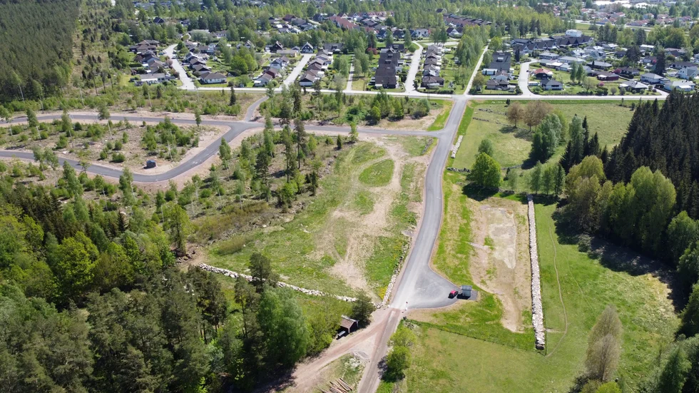 För drygt ett år sedan såg det ut såhär i Nybble där ett nytt bostadsområde växte fram. Gatorna där, Lammstigen och Fårstigen, har fått namn efter bondgårdsdjur.