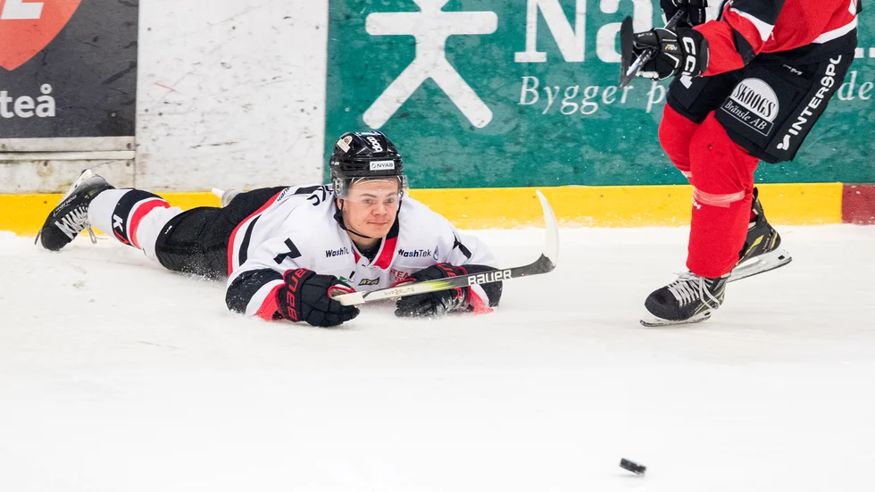 Hampus Sjölund som spelat med Kalix under hösten är klar för Linden.