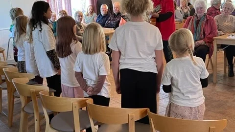 Barnkören Young singers under Ingrid Vikmans ledning fick varma applåder.