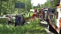 Åter igen har en olycka med en minibuss inträffat. Den här gången med åtta Västerviksungdomar som passagerare.  Olyckan slutade förhållandevis väl och bara en av ungdomarna ådrog sig lättare skador. Foto: ANDERS STEINER