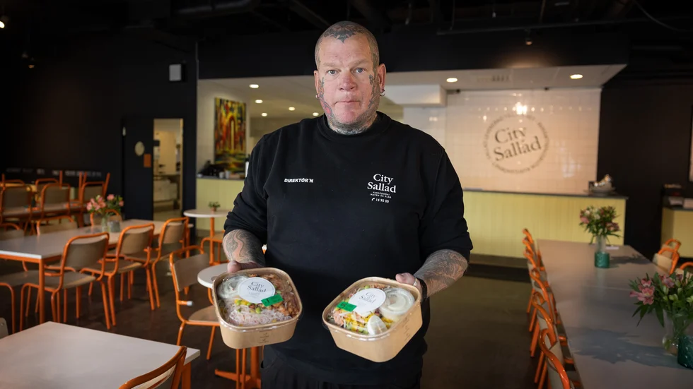 "För fyra år sedan bytte vi från plast till papper för våra engångsmatlådor. Kunderna krävde det", säger Marko Ackestål vid Citysallad.