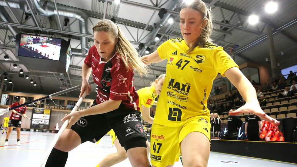 Ella Johannesson i en sargduell under söndagens segermatch mot Kais Mora.