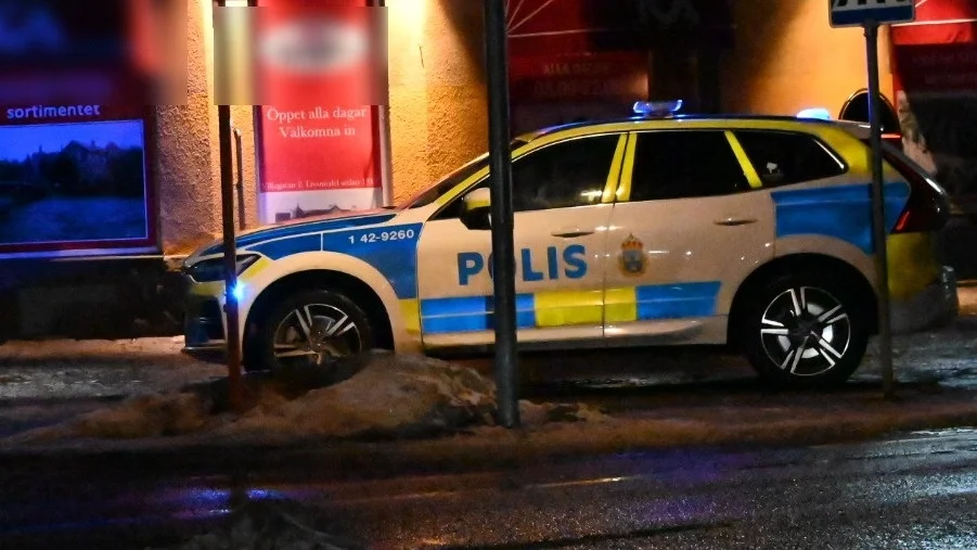 Polis på plats i Kneippen.