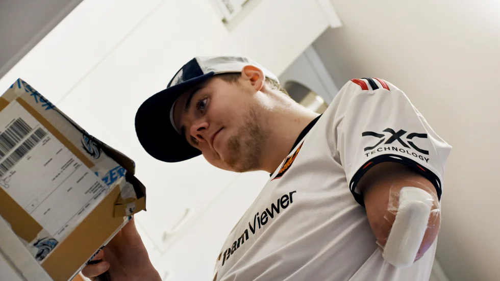 A completely new everyday life awaits Arvid Öhgren, who, after the accident at Northvolt, has had most of his left arm amputated.
