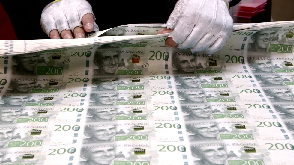 Du får allt mindre för dina kronor när kursen faller mot andra valutor. Arkivbild