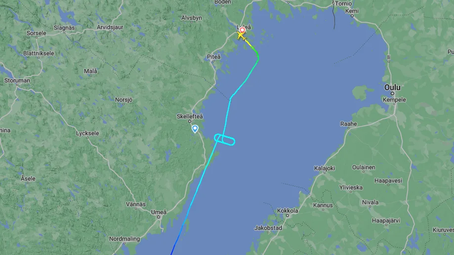 Planet cirkulerade flera varv vid kusten utanför Skellefteå innan det sedan flög vidare till Luleå.