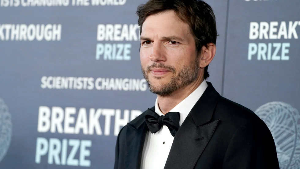 Ashton Kutcher avgår som styrelseledamot i en organisation han själv startat. Arkivbild.