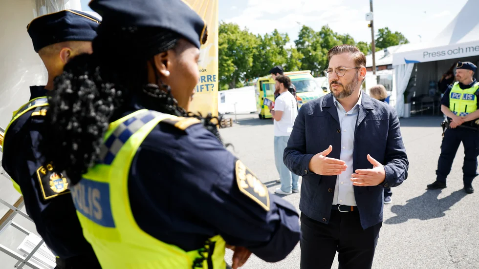 Våra politikers säkerhet är naturligtvis viktigare än deras sätt att färdas till olika arrangemang. På bilden Centerpartiets ledare Muharrem Demirok.