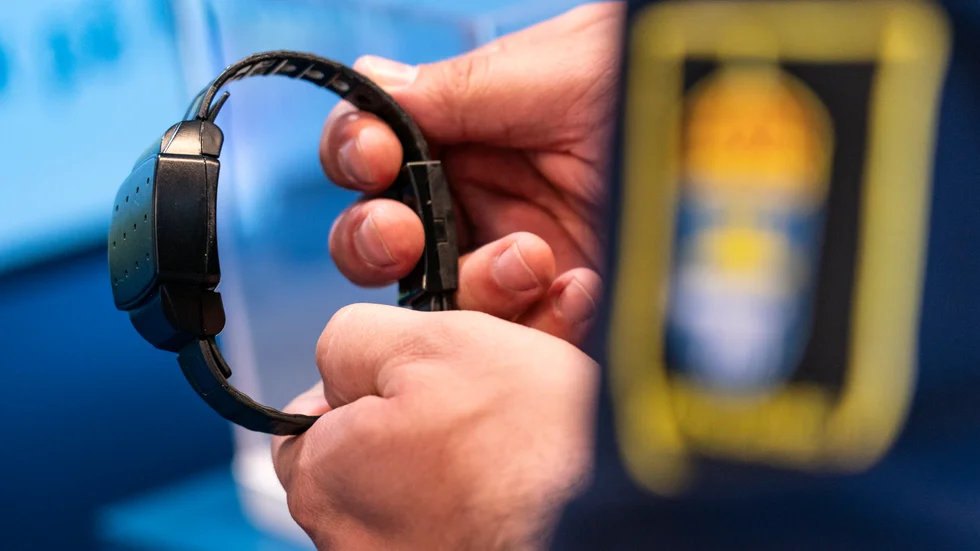 Barnet eller ungdomen kan se det som en hjälp att komma ifrån gängmiljön, menar insändarskribenten.
