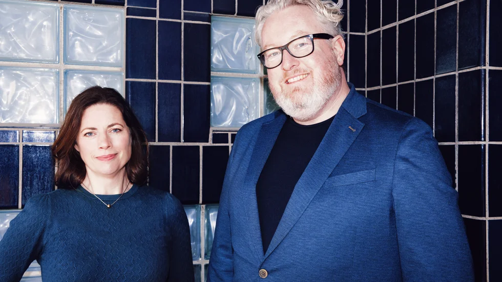 Steven Ekholm är den vetgirige tryffelnovisen och Christina Wedén hans rutinerade ledsagare i boken Tryffelfeber, som skulle kunna beskrivas som en reportagebok på jakt efter tryffelns historiska och kulturella betydelse. 