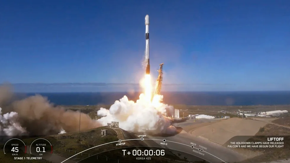Sydkorea har skickat upp en spionsatellit med hjälp av en raket från Space X.