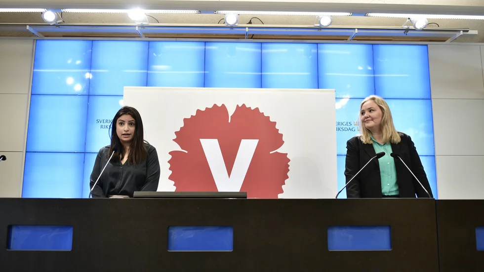 Vänsterpartiers Nooshi Dadgostar presenterar Ida Gabrielsson som ny ekonomisk-politisk talesperson.