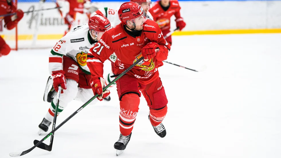 Almtunas William Eriksson, här mot Mora, möter AIK på hemmaplan. (Arkivbild)