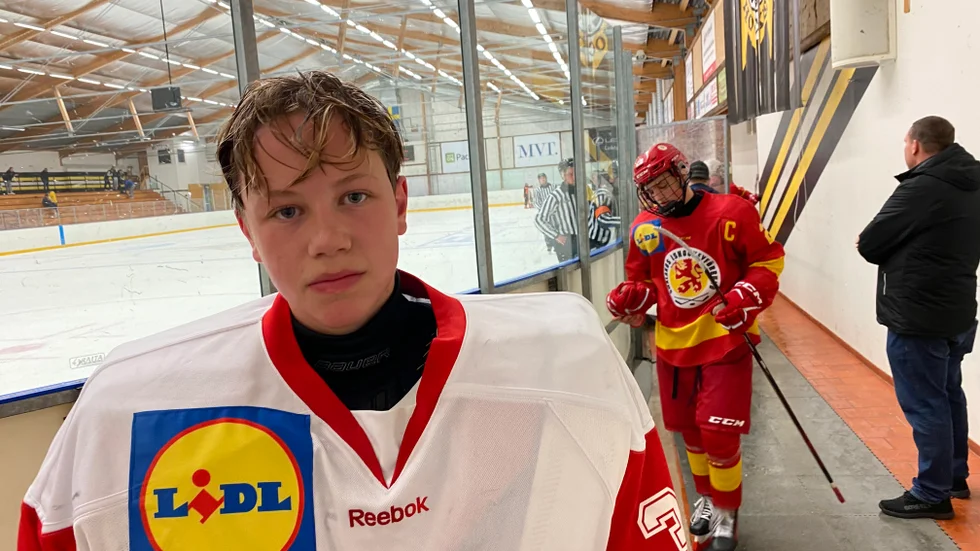 Målvakten Vincent Berglund gjorde en bra match för Östergötland i TV-pucken. Men det blev förlust med 2-4 mot favoriten i gruppen, Småland. 