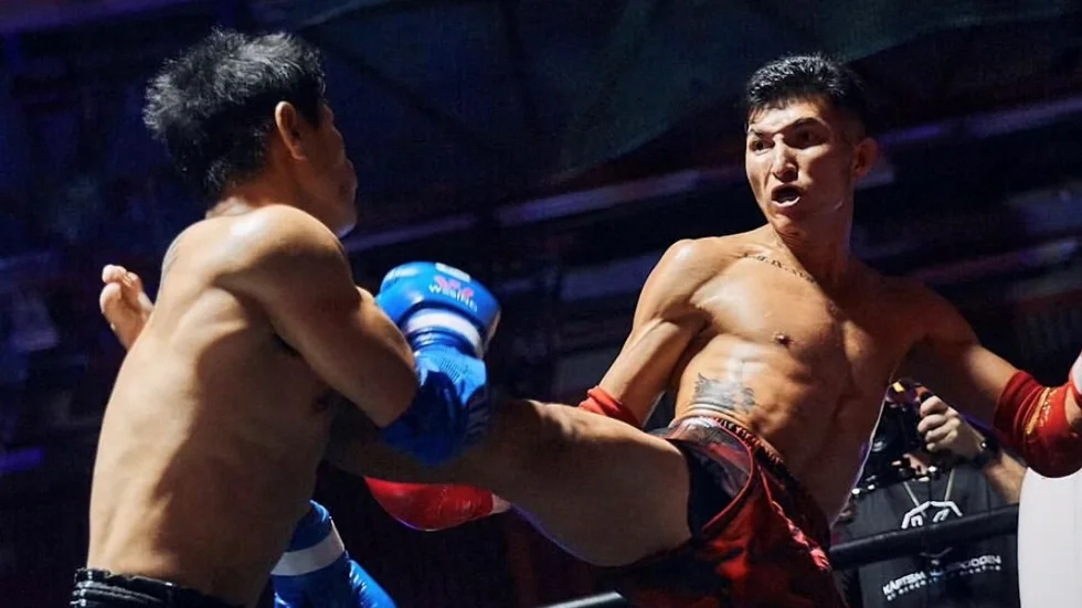 Kamp. Mohammad Rezaee från Motala och tävlandes för Linköping fight center, ger allt för sin thaiboxning. I Stockholm tog han sitt första SM-guld. "Det var som en proffsmatch", säger han om SM-finalen.