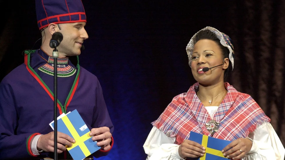 Året var 2001 och i januari hölls en gala i Globen – "Artister mot nazister". En gala på initiativ av artisterna Mikael Wiehe och Tomas Ledin mot nazism, rasism, fascism och främlingsfientlighet. Konferencierer var Mark Levengood och Alice Bah. 