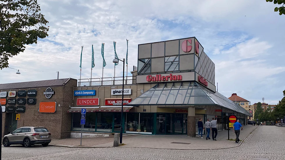 En misstänkt tjuv försvann via lastkajen efter klädstölden.