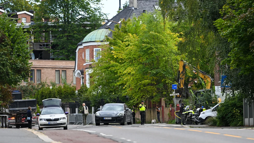 Den norska polisens bombgrupp kallades till en gata vid Spaniens ambassad i Oslo.