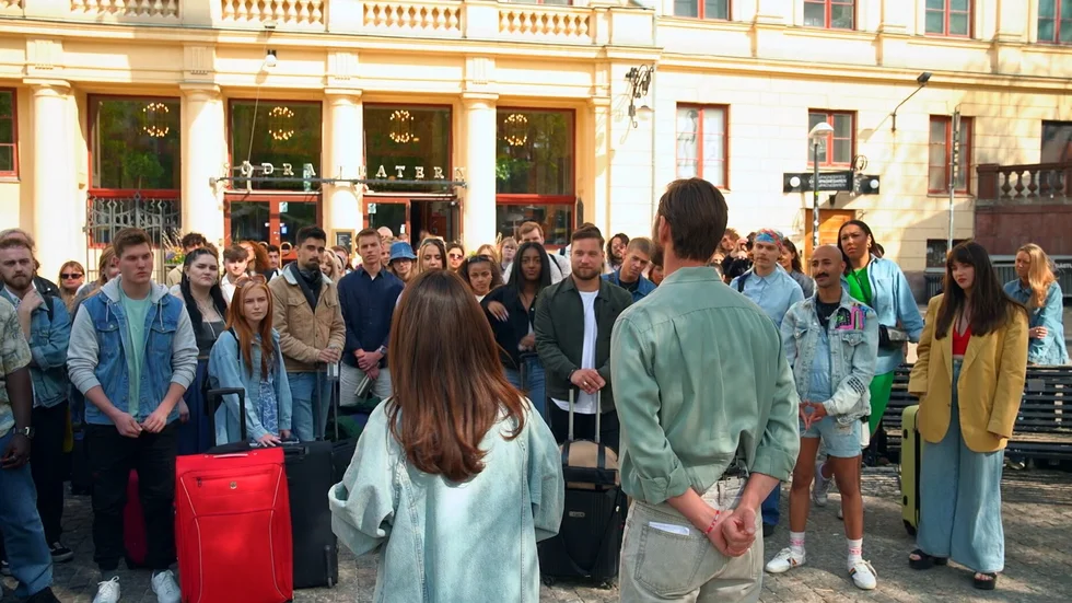 När Idoldeltagarna kom till Södra Teatern visade det sig att de skulle sjunga utomhus utan mikrofon.