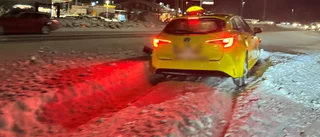 Taxi i krock med personbil – 97:an stängdes av