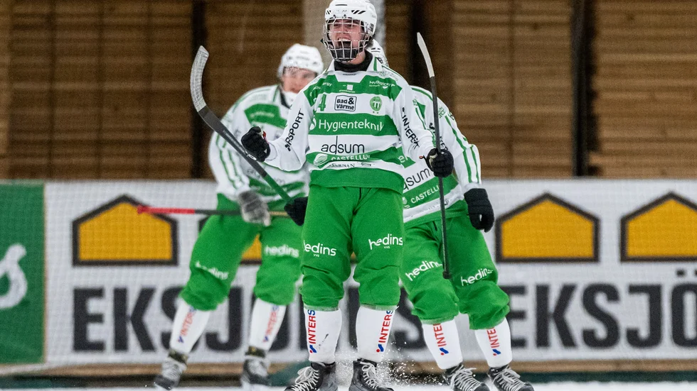 Enköpingssonen Oskar Alfredsson är uttagen till P19-VM i bandy. 