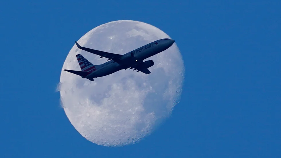 Boeing har bett världens flygbolag att undersöka sina totalt 1|370 plan av typen 737 Max sedan rapporter kommit om mutterproblem i rodersystemet. Arkivbild.