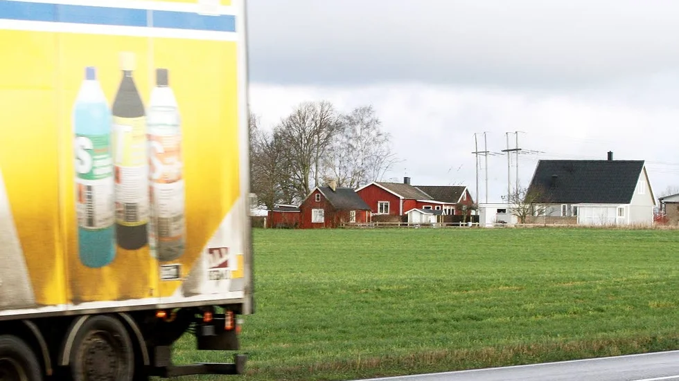 De boende vid Kvarnbacken störs av trafiken på den nya förbifarten.