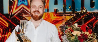 Pontus låstes in i vattentank – nu showar TV-vinnaren i Linköping