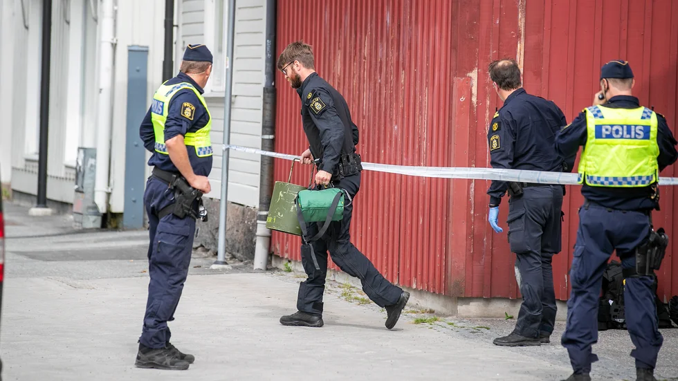 Nationella bombskyddet ringdes in under måndagsmorgonen för att se till att omhänderta det farliga föremålet på ett säkert sätt.