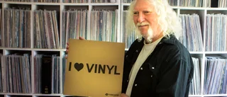 Vinyl är spåret för Janne – har stans enda skivaffär