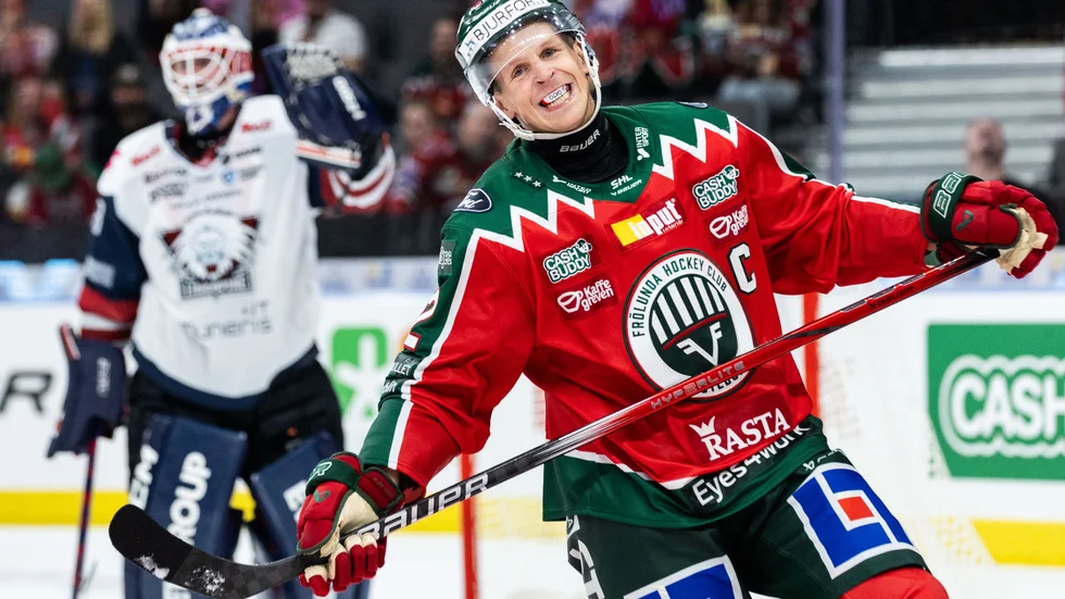  Frölundas Max Friberg deppar efter missad straff.