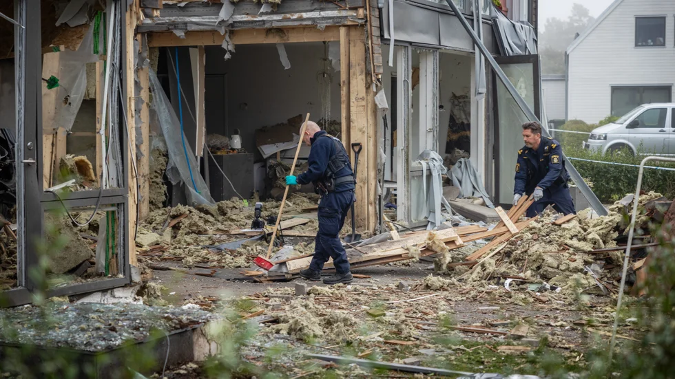 Flera hus trasades sönder i explosionen i Fullerö under natten mot torsdag.